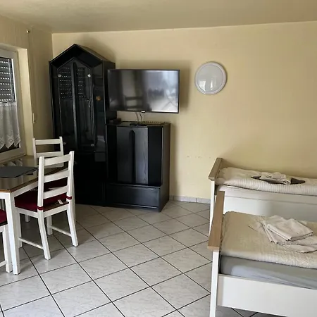 Appartement Mit 4 Betten - Balkon - Kueche *