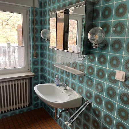 Mit 4 Betten - Balkon - Kueche Appartement *