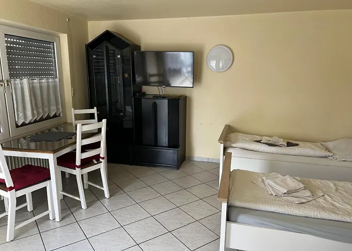 شقة Mit 4 Betten - Balkon - Kueche *