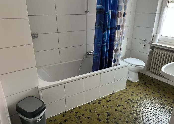 Mit 4 Betten - Balkon - Kueche *